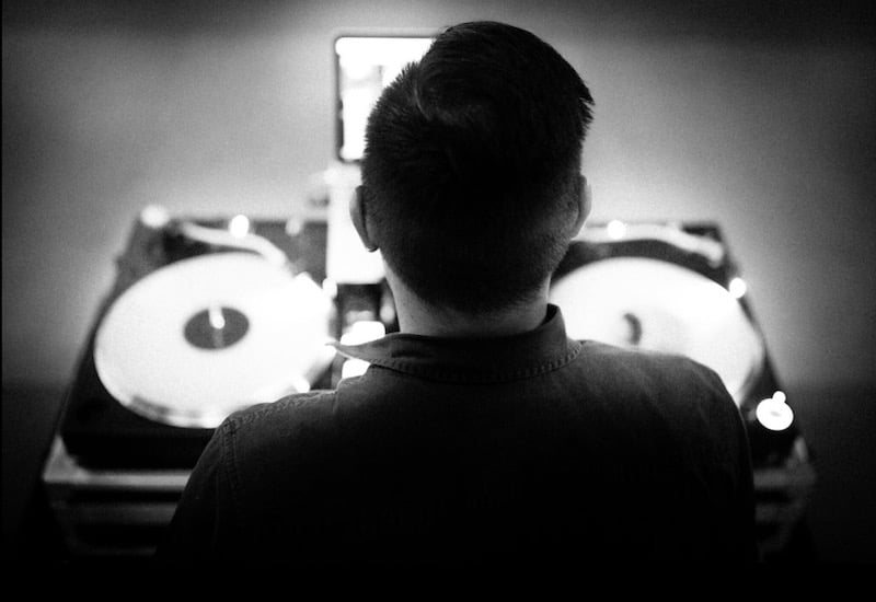 DJ