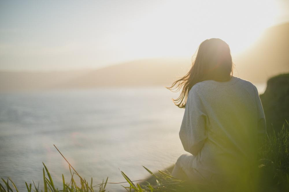 Stock image of woman at sea side